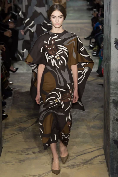 Look 28